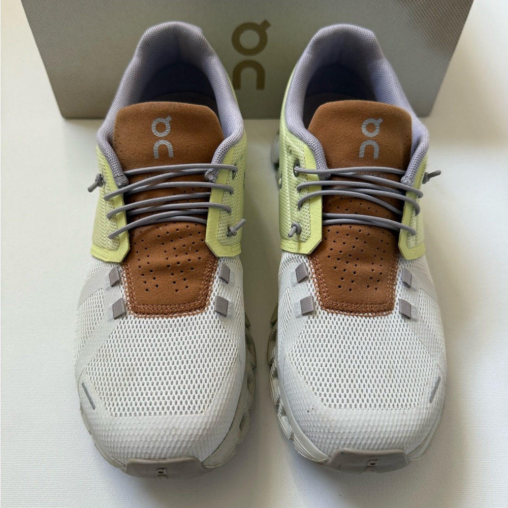 On Cloud 5 women’s hay / ice sneaker sz9